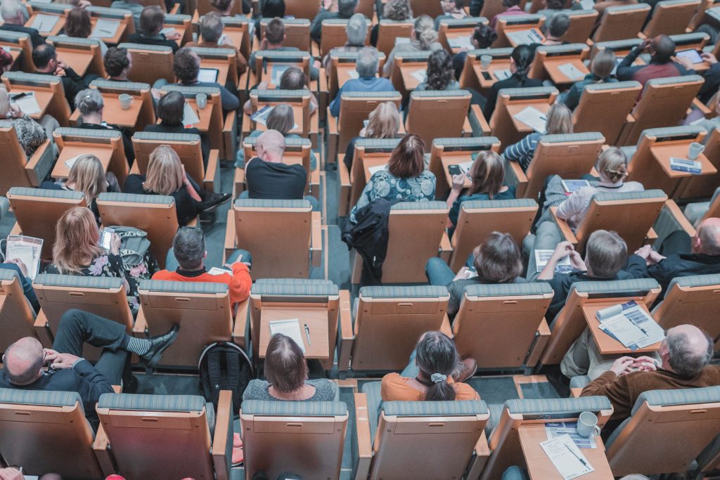 Presentation_mikael-kristenson-242070-unsplash-1