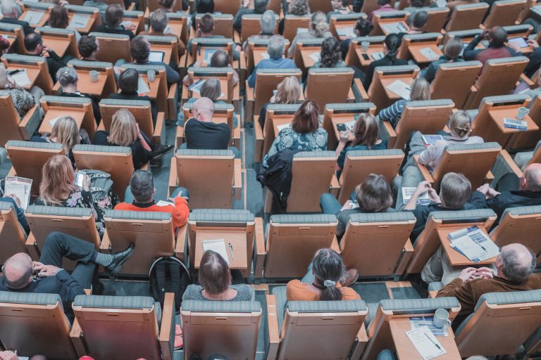 Presentation_mikael-kristenson-242070-unsplash-1